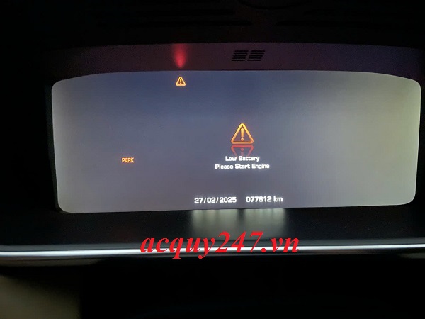 cảnh báo pin xe Porsche yếu cần thay thế