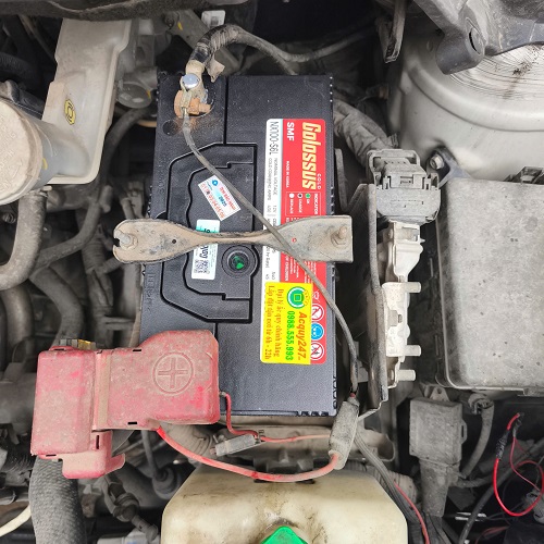 Thay ắc quy Colossus 45ah xe Suzuki Ertiga 